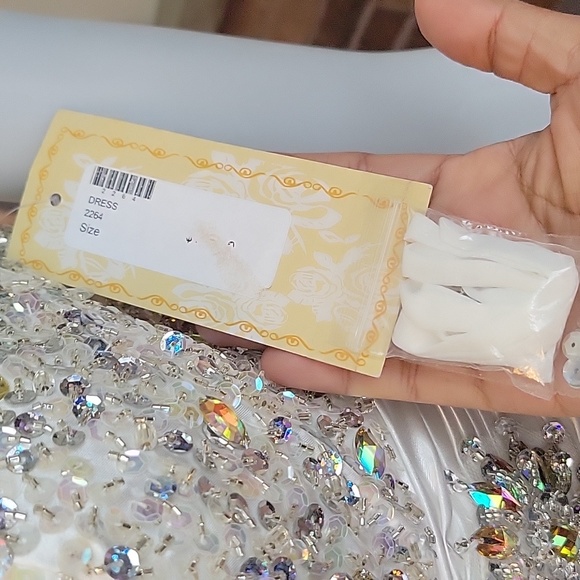 Wedding dress - Picture 6 of 7